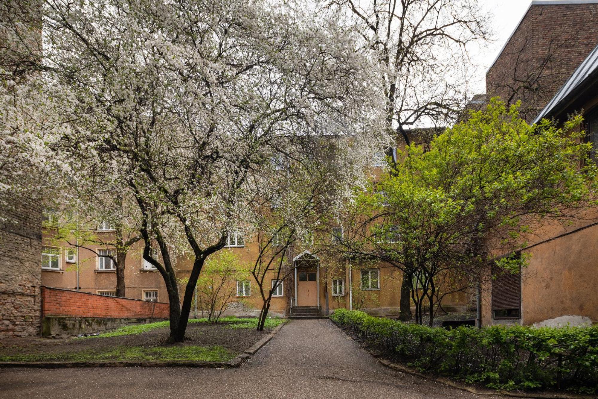 Brivibas Yard Apartment With Parking In City Center Riga Eksteriør bilde